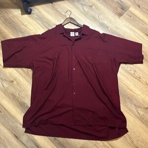 Maroon Lalee button up short sleeves-shirt.